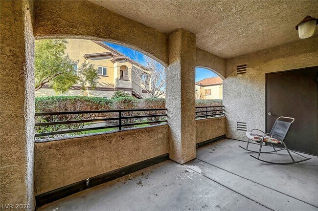 Building Photo - 2291 W Horizon Ridge Pkwy