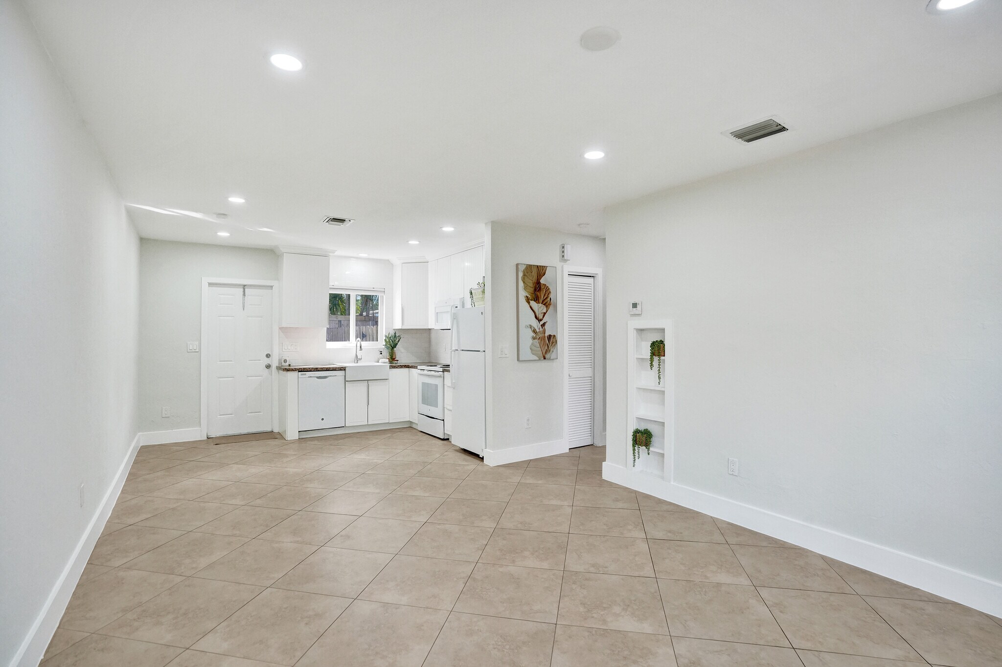 Building Photo - 3033 NE 20th Ter