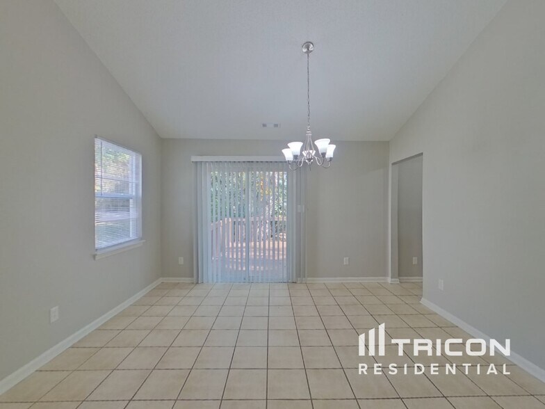 Building Photo - 2916 Vestal Pl