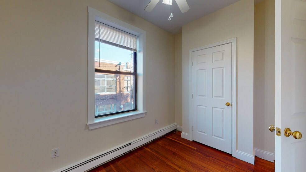 Primary Photo - 7 Linden St
