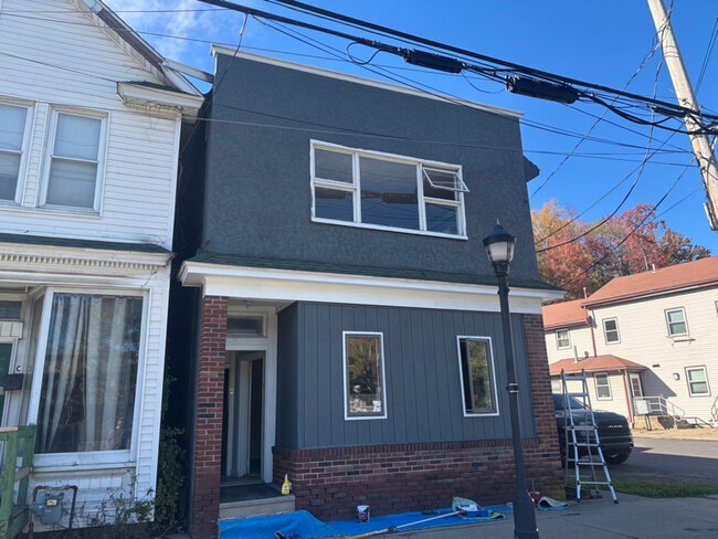 Building Photo - 522 N Main St