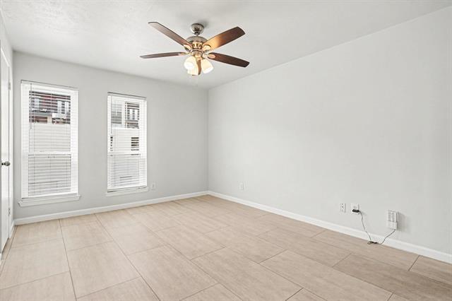 Building Photo - 5926 Sandhurst Ln