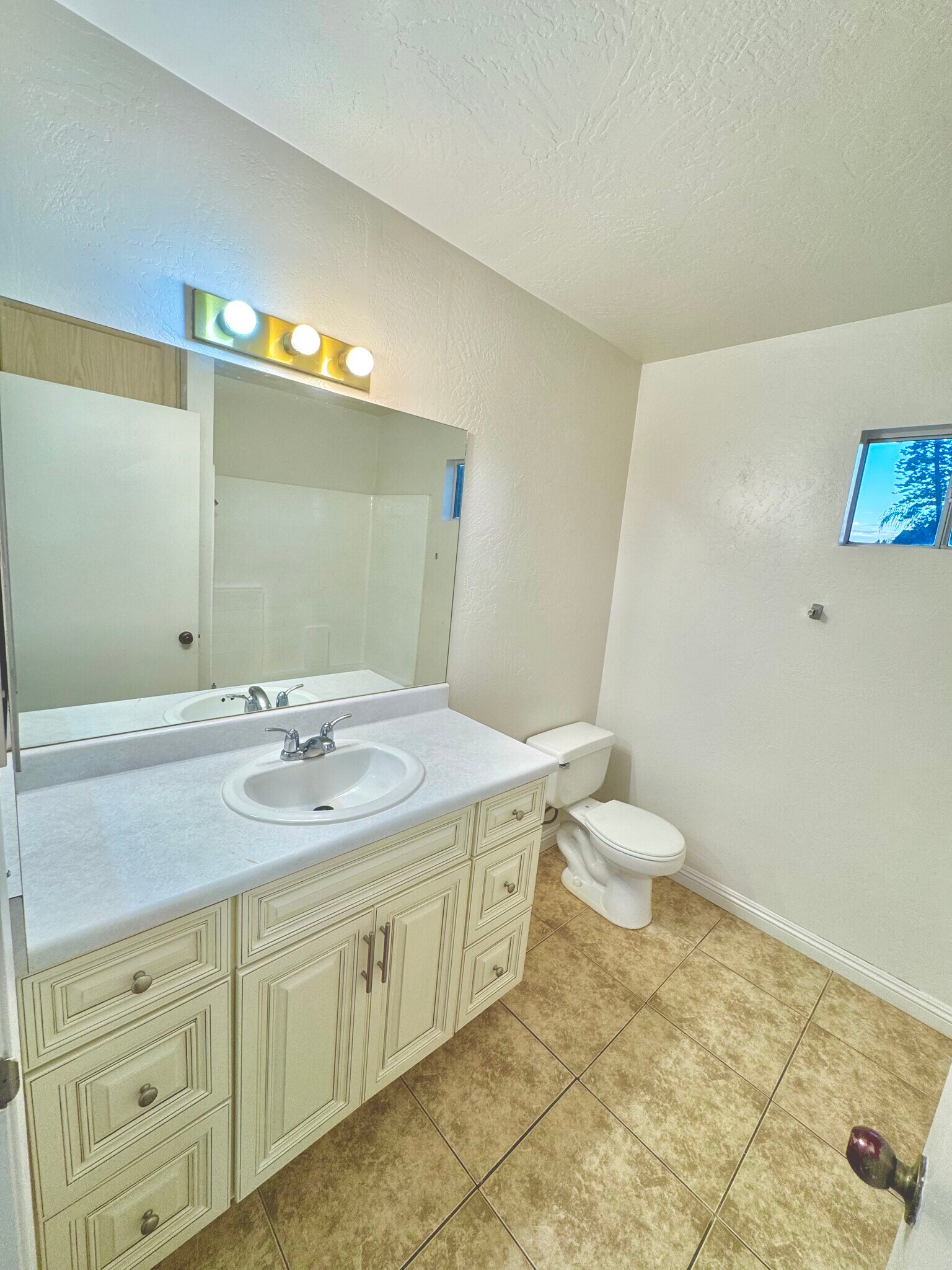 Building Photo - 7303 Central Ave