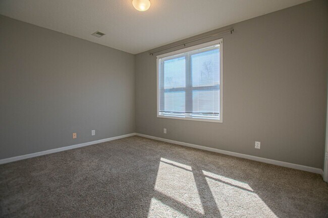 Building Photo - Pet Friendly Three Bedroom!