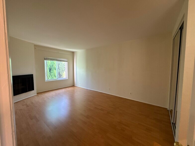 Master Bedroom - 1909 Pelham Ave