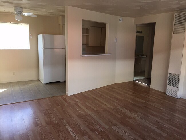 Interior Photo - 485 LINDEN