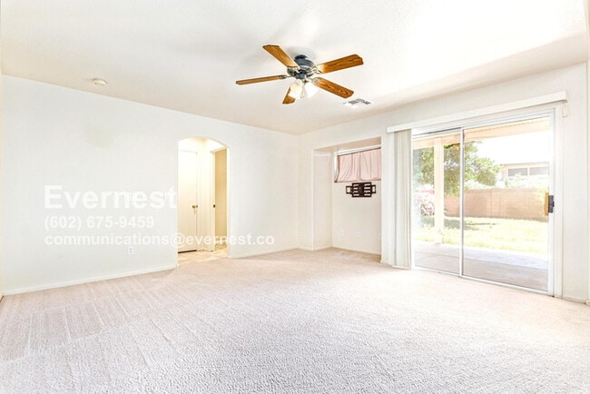 Building Photo - Lovely 3-Bedroom Home with Spacious Layout...
