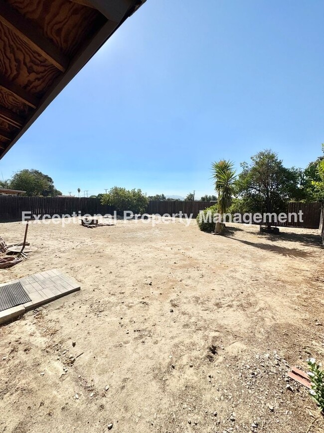 Building Photo - Ready to move in 3 bedroom 2 bath home