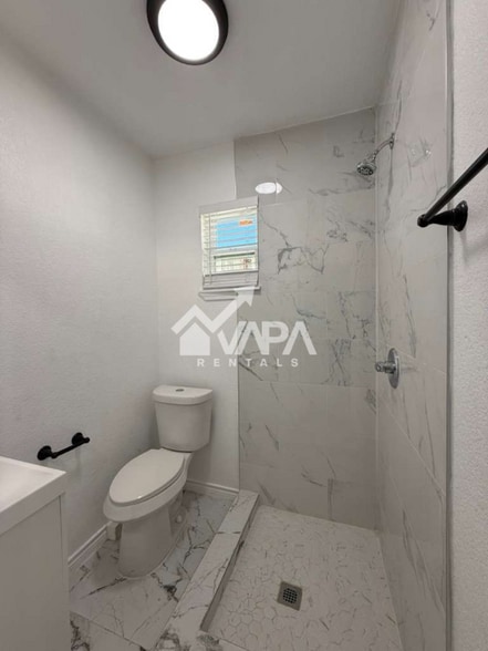 Building Photo - 302 Bonair Dr