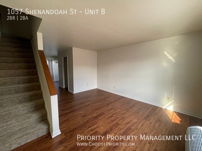 Building Photo - 2 Bedroom, 1.5 Bathroom Townhome in Harris...