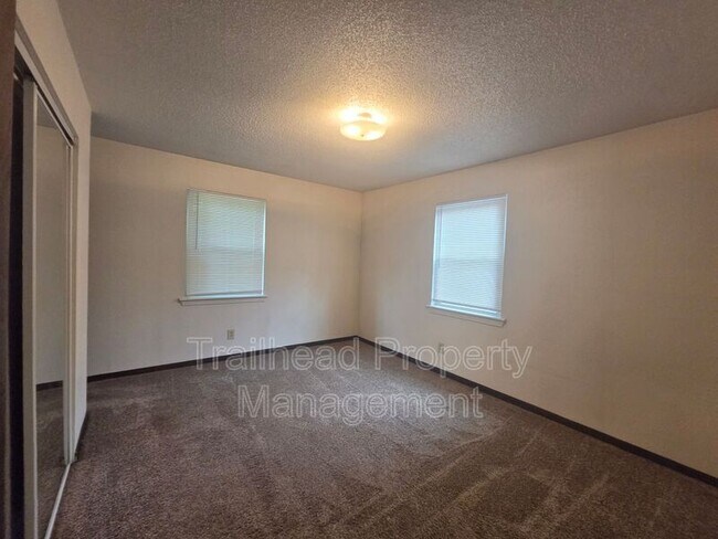 Building Photo - 1302 T C Rd