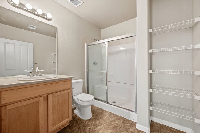 Building Photo - Spacious 2 Bed 2 Bath Condo in Highlands Ranch!!