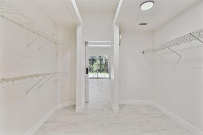 Building Photo - 13792 Long Lake Ln