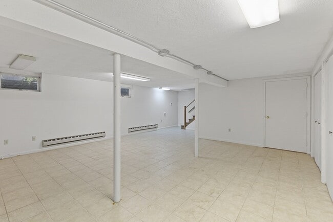 Building Photo - 159 Bedford St