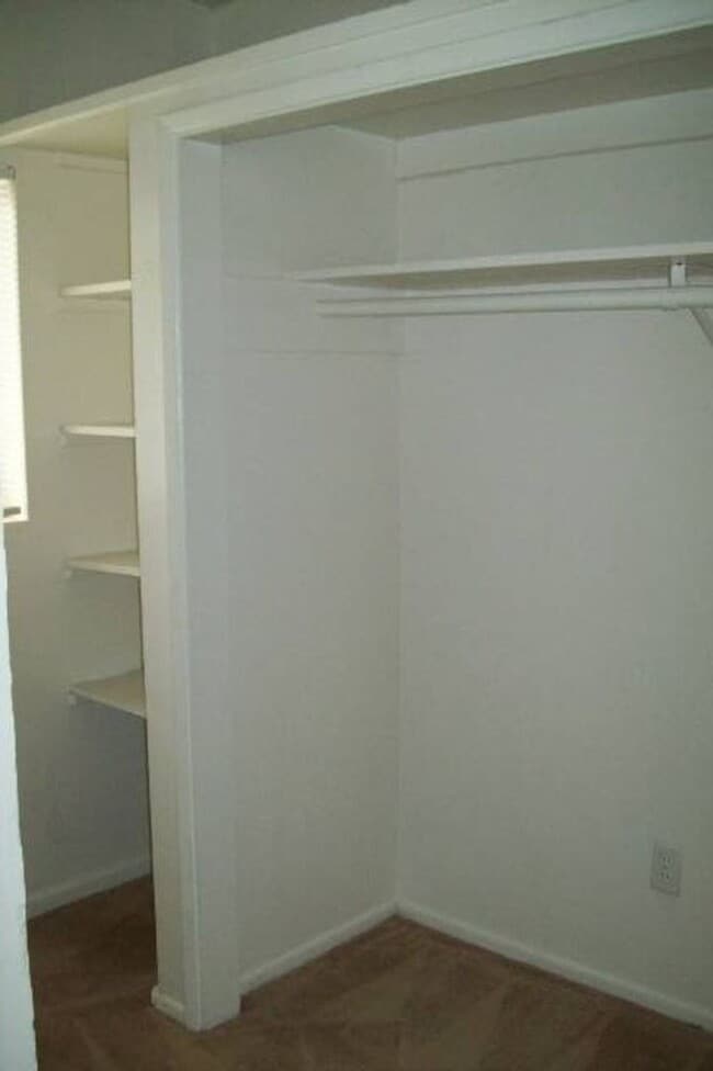Building Photo - 524 W Howe St