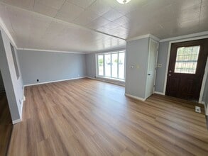 Building Photo - 3 Bed 1 Bath Single Family Home in Wiscons...