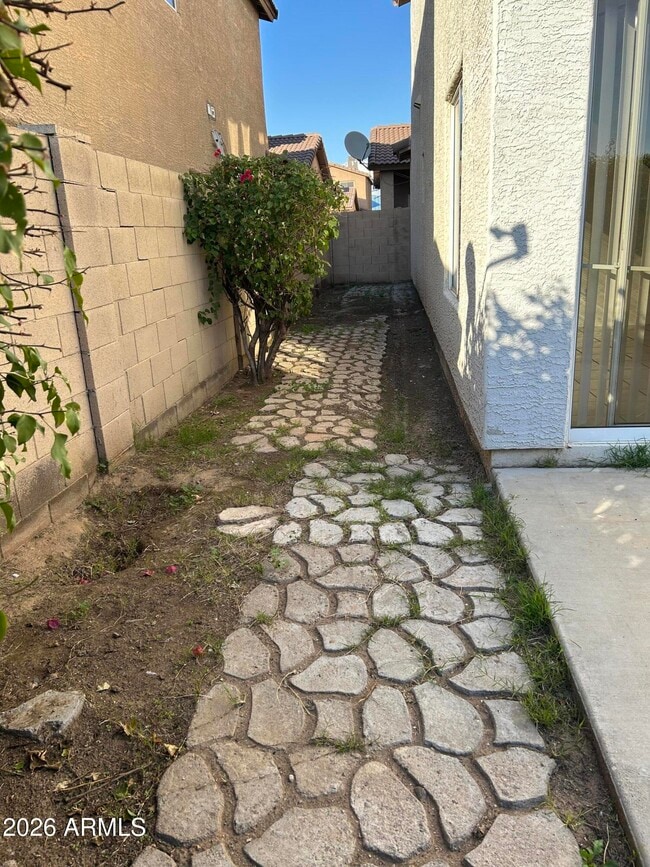 Building Photo - 3809 W Oregon Ave