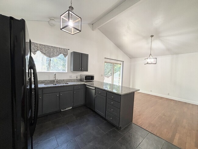 Building Photo - 2243 Aspen Hills Dr