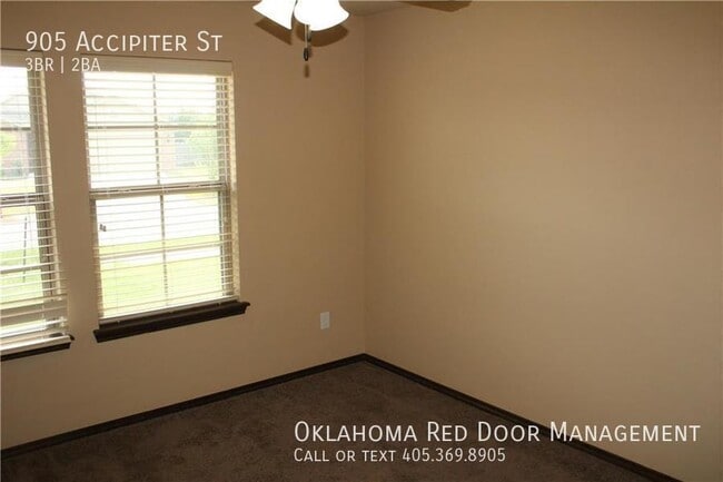 Building Photo - 905 Accipiter St