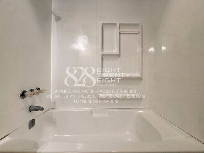Building Photo - 1/2 OFF 1ST MONTH'S RENT! 2 Bed/1 Bath Tri-plex Home in Noble