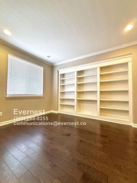 Building Photo - 550 Gallegos Cir