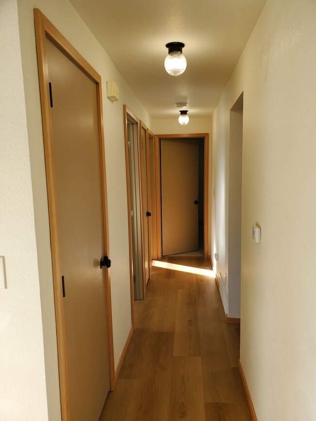 Building Photo - **$200 Move In Special**Beautiful 2 Bed 1....