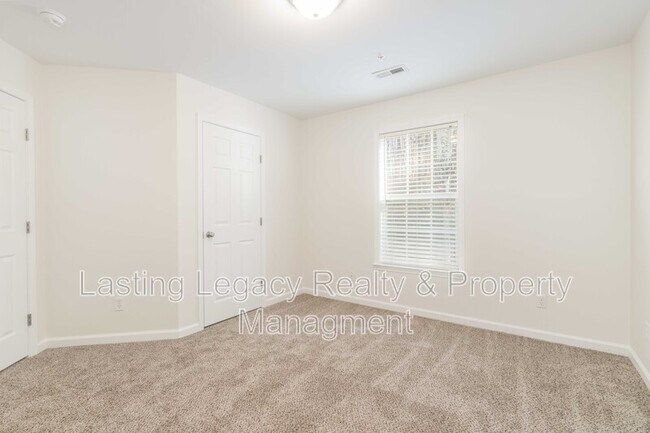 Building Photo - 1922 Salem Bluff Dr