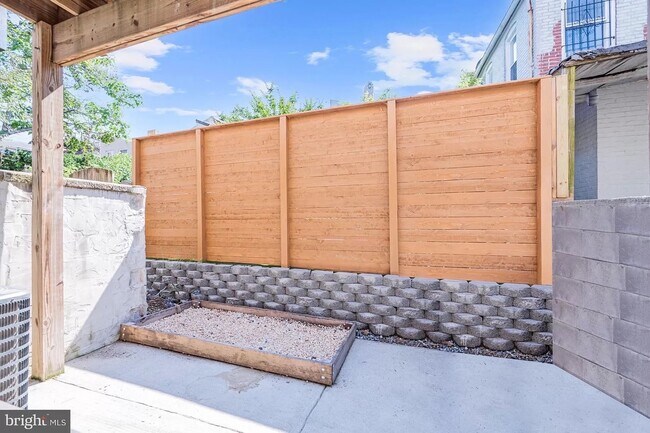 Outdoor space perfect for BBQ - 217 S Regester St