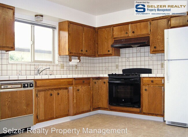 Building Photo - 3 br, 2 bath House - 1531 Gamay Pl.