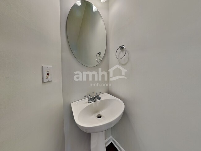 Building Photo - 7495 Sedgebrook Dr E