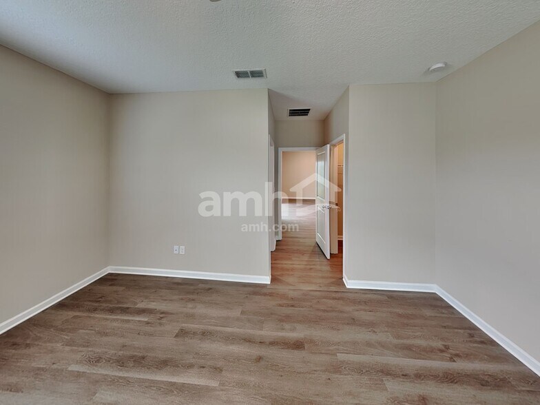 Building Photo - 87 Spruce Point