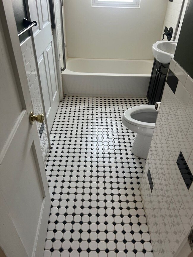 Building Photo - 2 bedroom House for Rent - Lake Station