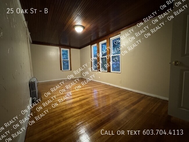 Building Photo - 25 Oak St