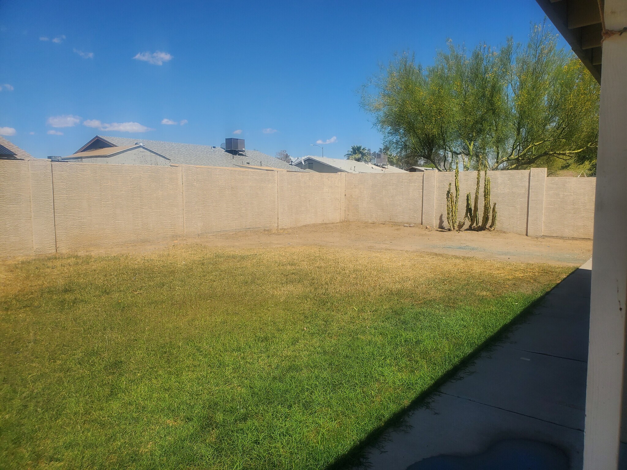 Building Photo - 8822 W Sahuaro Dr