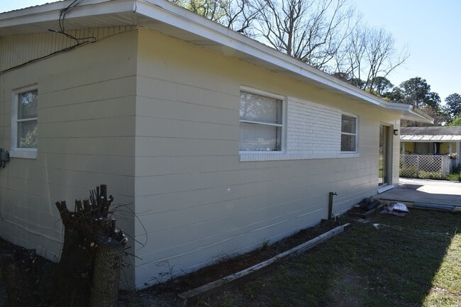 Building Photo - 4735 Redstone Dr