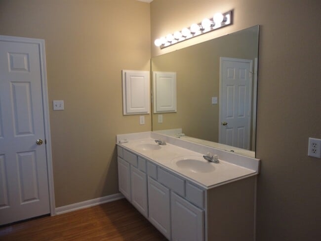 Building Photo - 16511 Cypress Brook Ct