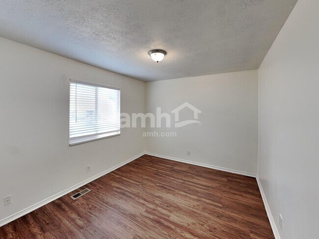 Building Photo - 6093 W Graceland Way