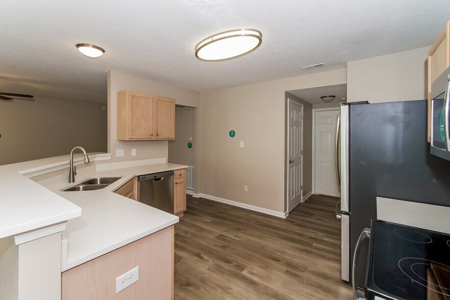 Building Photo - 7153 Wellwood Dr