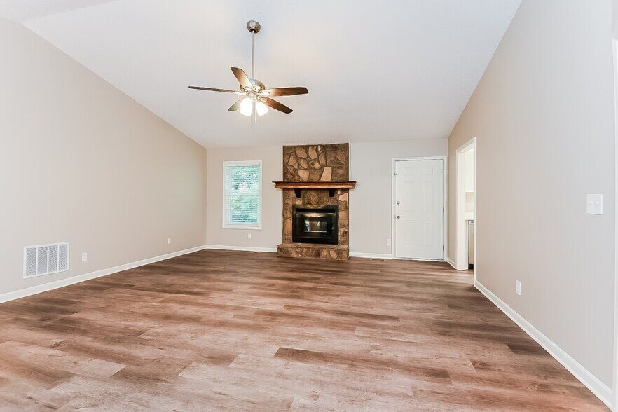 Building Photo - 4797 Rock Island Ln NW