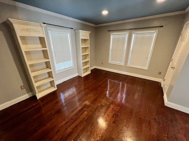 Building Photo - 604 Morgan Ave