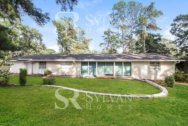 Building Photo - Enjoy one-level living in this 3 bedroom, ...