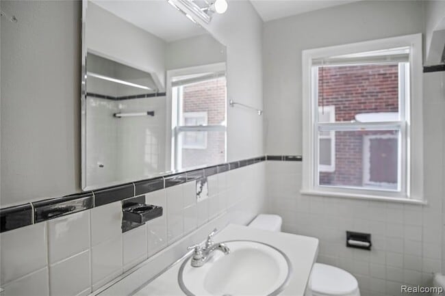 Building Photo - 14000 Nadine St