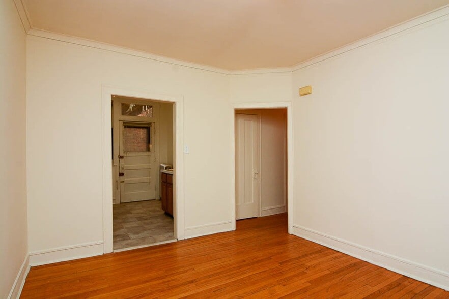Building Photo - 4873 N Talman Ave