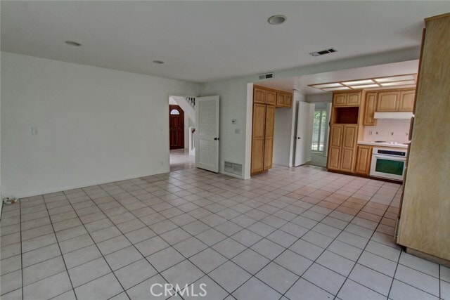 Building Photo - 8 Sparrowhawk