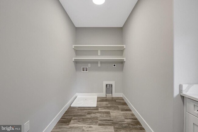 Building Photo - 6226 Kellogg Dr