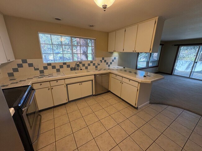 Building Photo - 20766 Canterbury Ct