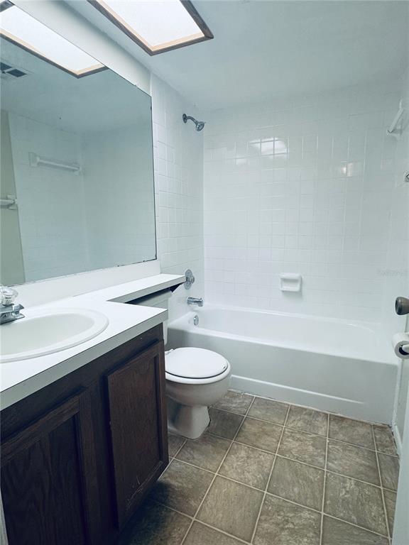 Building Photo - 328 Woodlake Wynde