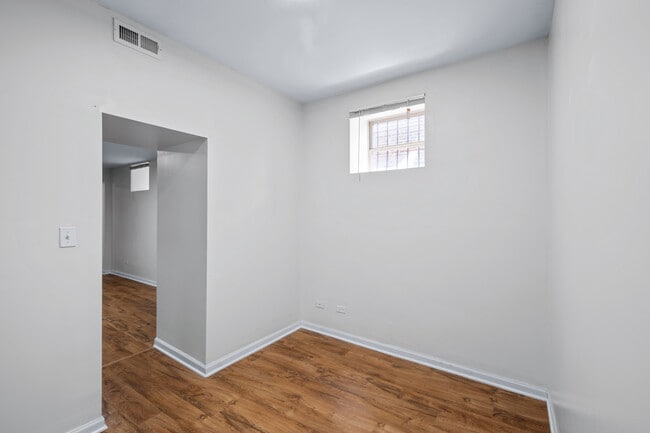 Building Photo - 4545 S Drexel Blvd