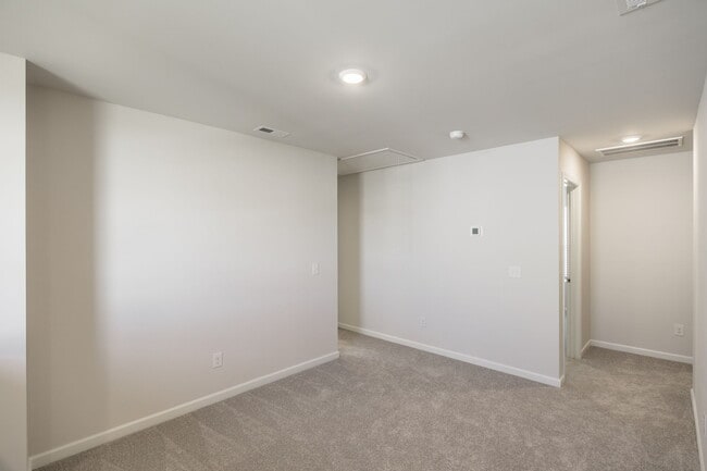 Building Photo - 616 Emerson Ln