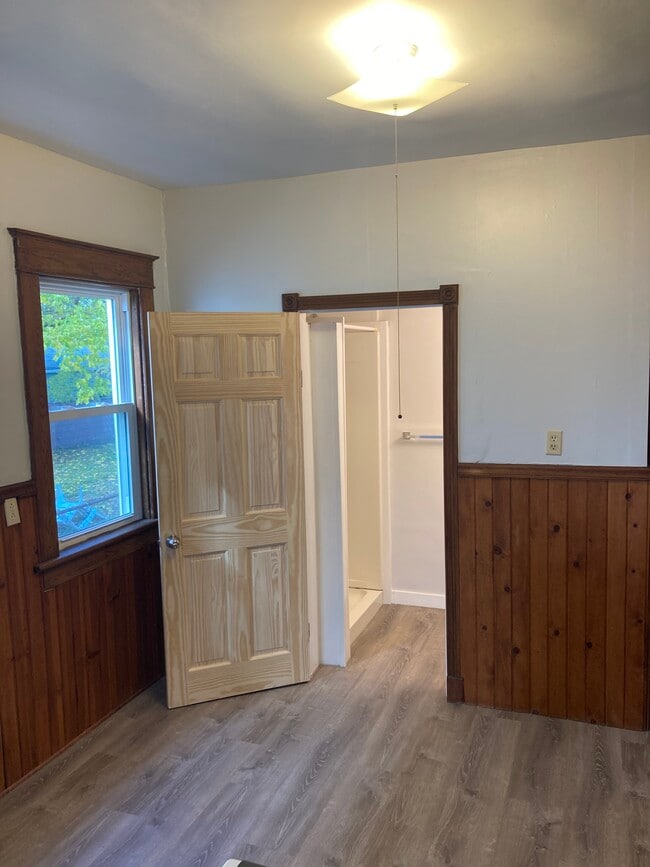 Building Photo - 1436 E 9th St